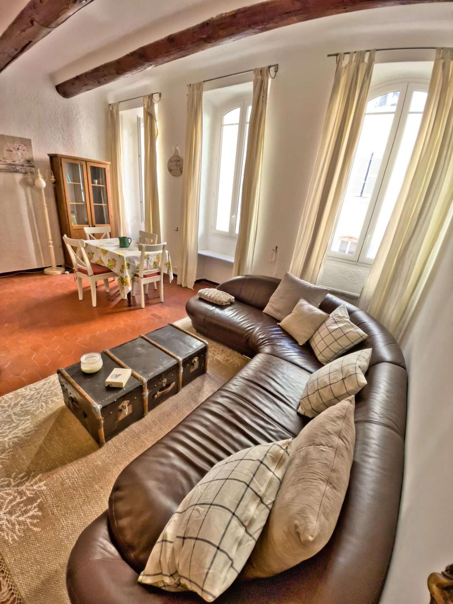 Apartment Vieux-port : Cozy, Calme Et Pratique Marseille